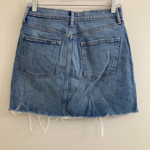 Gap Denim Mini Skirt Raw Hem Women's Size 2 Light Wash Distressed Grunge - Picture 5 of 5